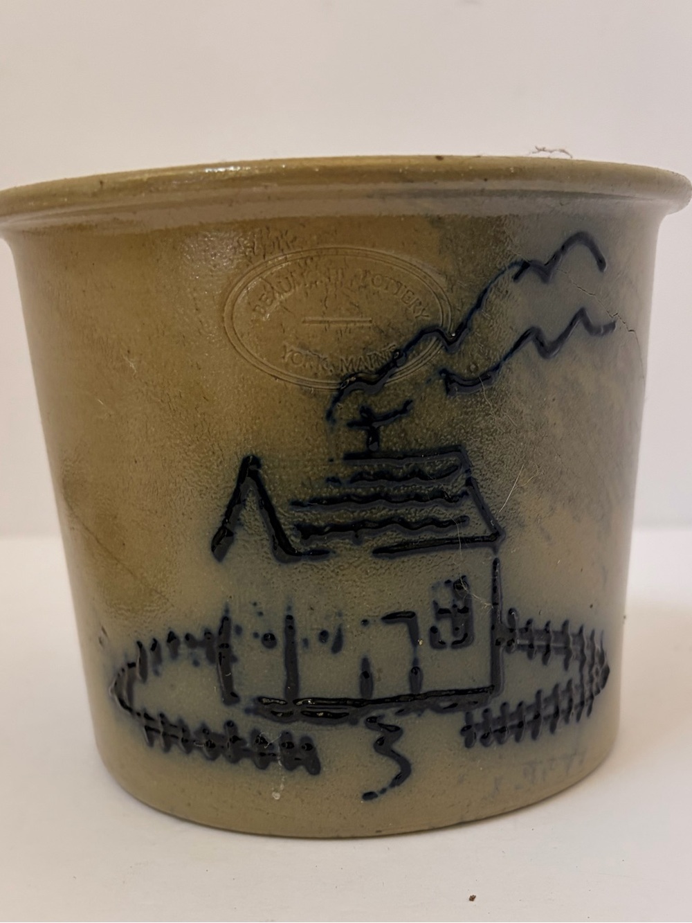 Salem painted Stoneware Pot with Blue House Sketch - Beige